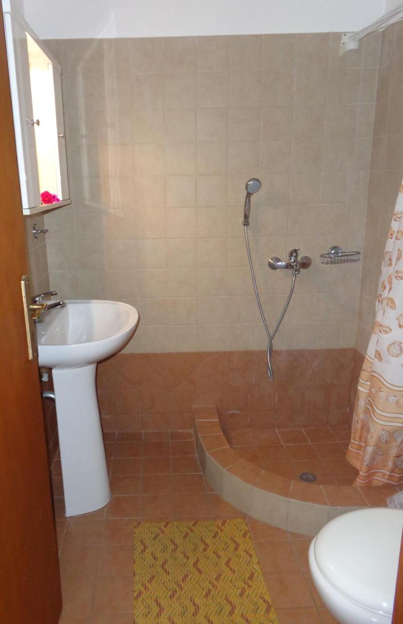Makronas Apartments Karystos  Buitenkant foto