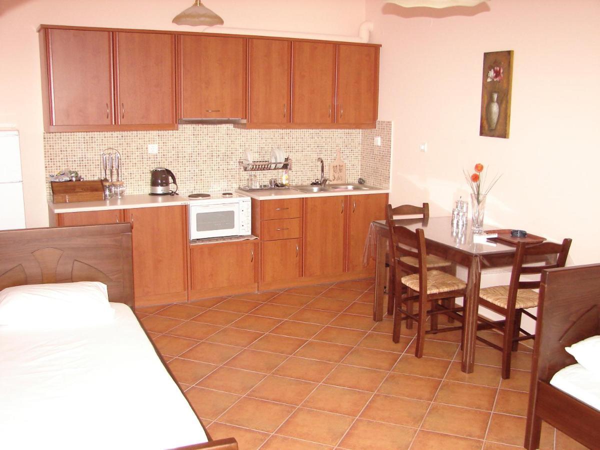 Makronas Apartments Karystos  Buitenkant foto